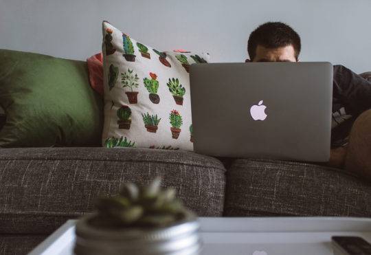 Télétravail, le travail devant sa télé ?